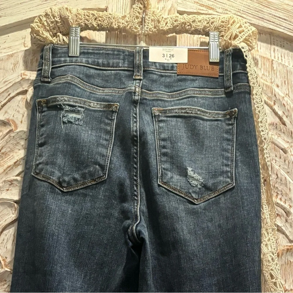 Judy Blue Distressed Jeans NWT - Picture 3 of 9
